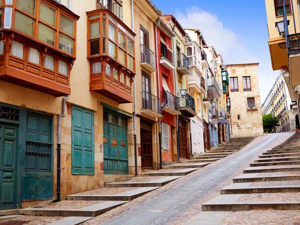 Altstadt von Zamora - Zamora liegt an der Via de la Plata, einer von Süden kommenden und in León oder Astorga in die Hauptstrecke einmündenden Nebenstrecke des Jakobswegs.
