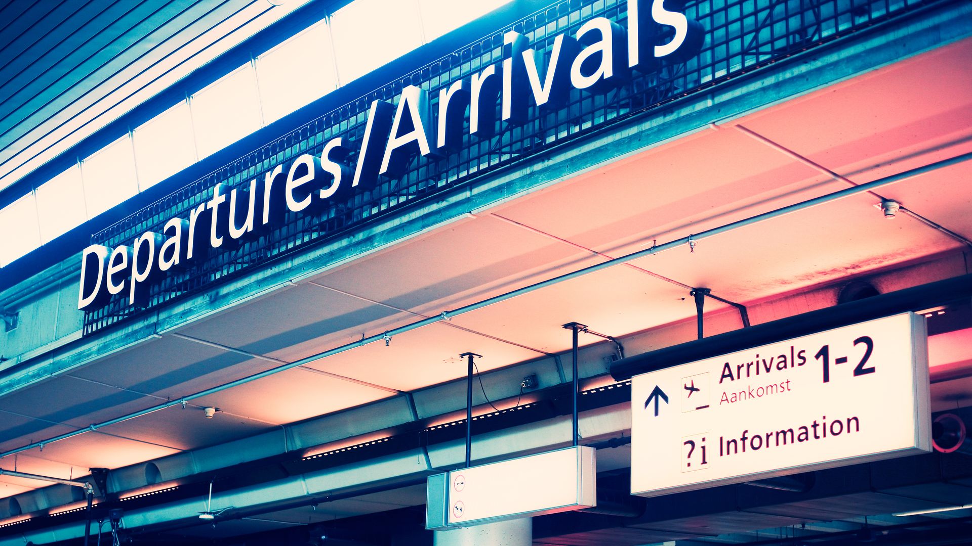 Bei Flügen sollen Handgepaeck Gebuehren abgeschafft werden.