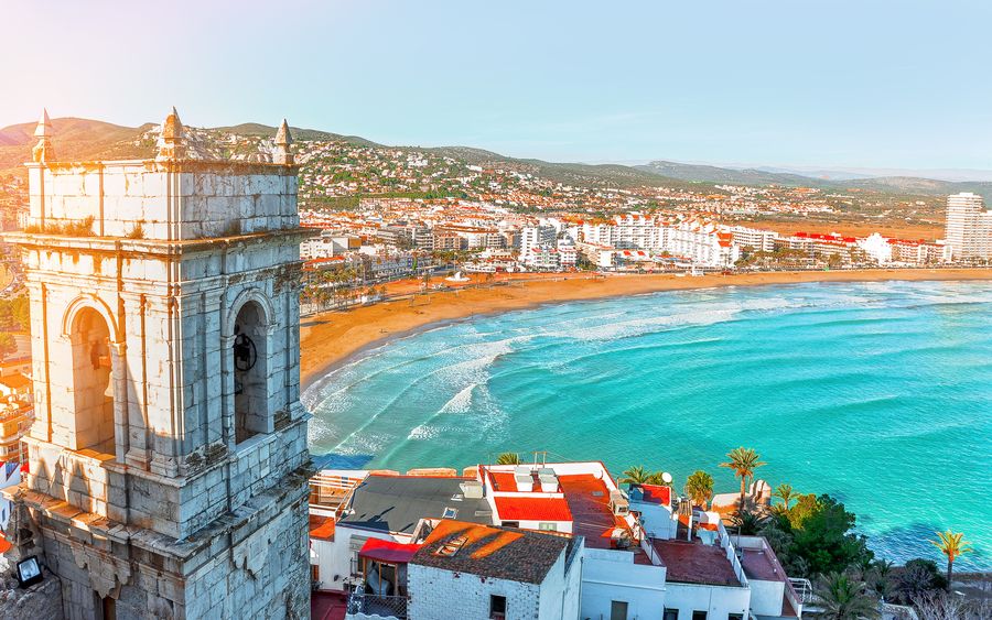 Neue Fluege ab Friedrichshafen 2026 mit Ryanair nach Alicante und Mallorca in Spanien.