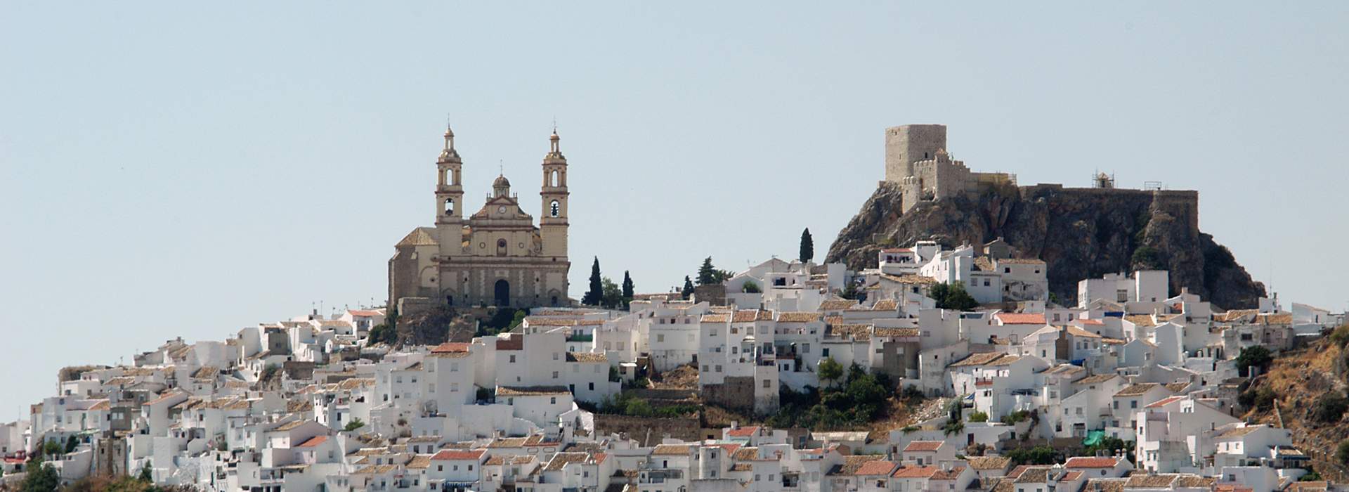 Olvera - Blick auf das weisse Dorf in der Provinz Cadiz in Andalusien.