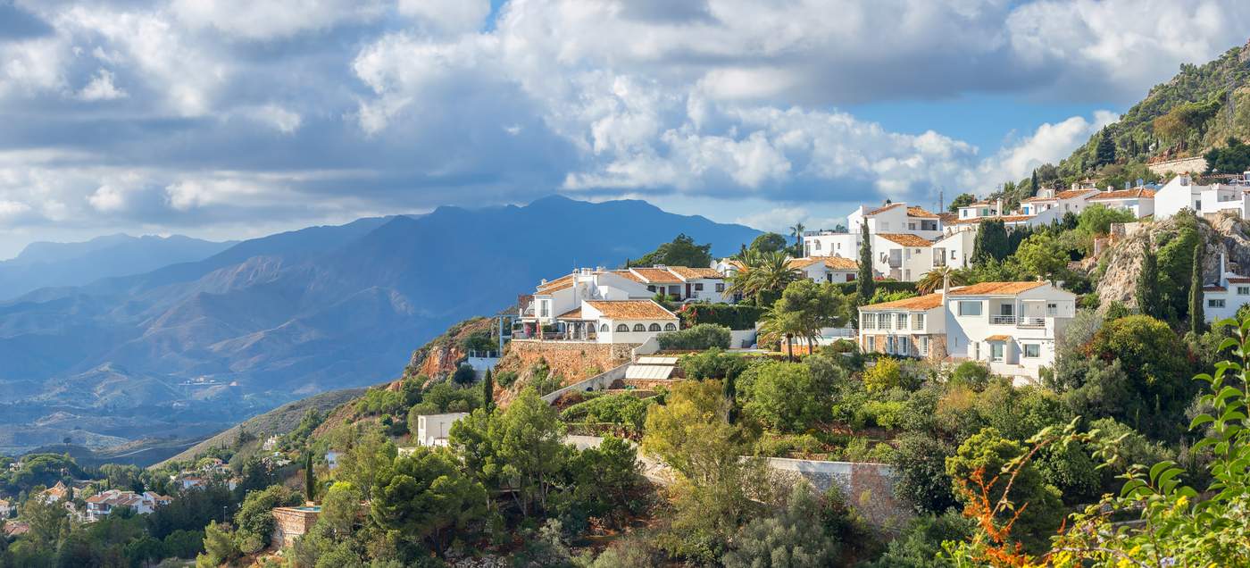 Costa del Sol - ist bekannt für über 320 Sonnentage im Jahr, zahlreiche Sandstrände, mondäne Orte wie Marbella sowie ein breites Freizeitangebot.