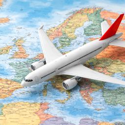 Flugzeug auf Europa Karte