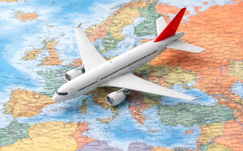 Flugzeug auf Europa Karte